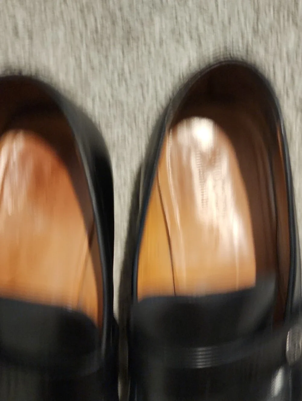 Gucci Black Leather Men’s Penny Loafers with Logo Accent
